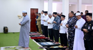 Presiden Jokowi Melaksanakan Salat Jumat di Kabupaten Kampar